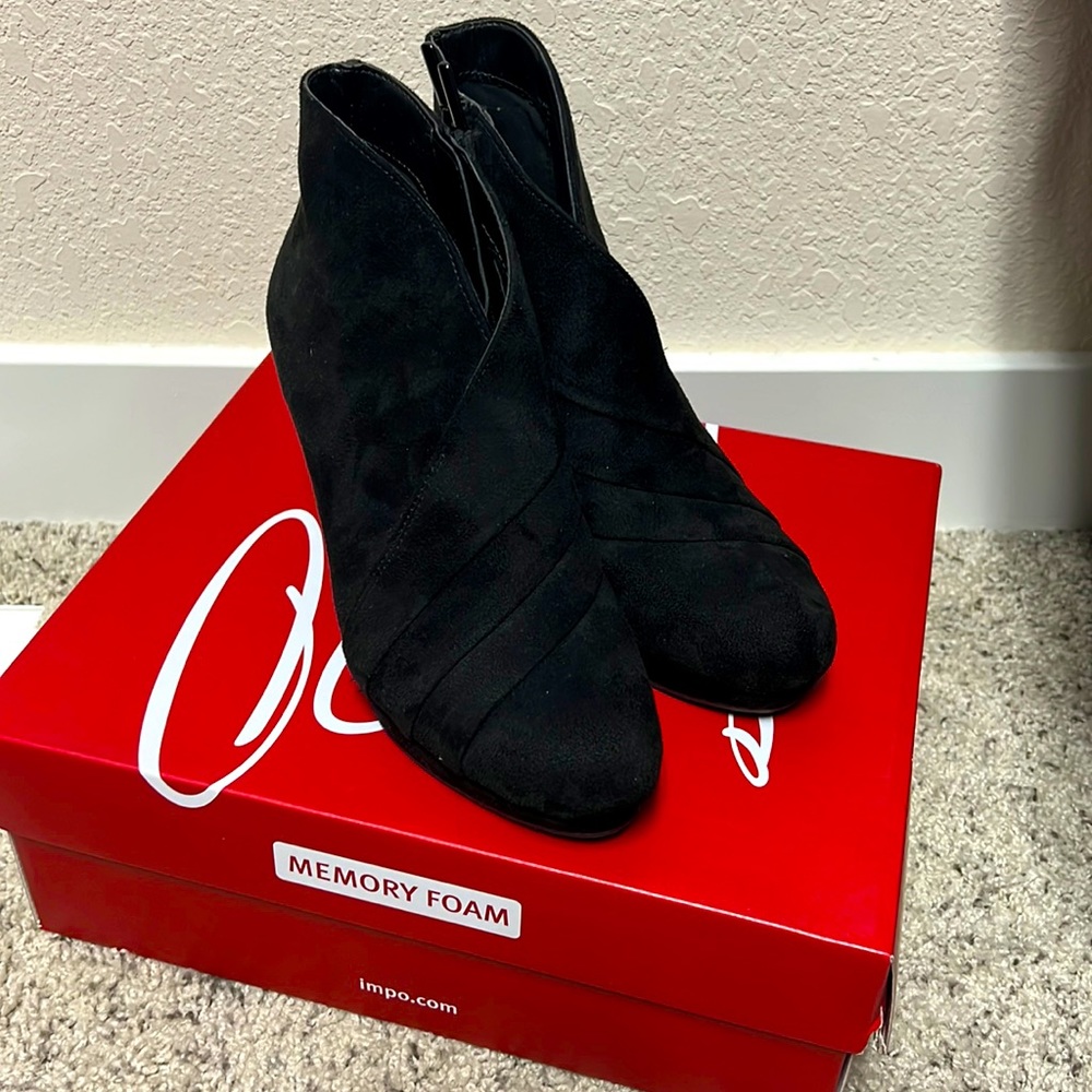 Brand new memory foam MPO black wedge booties🔥